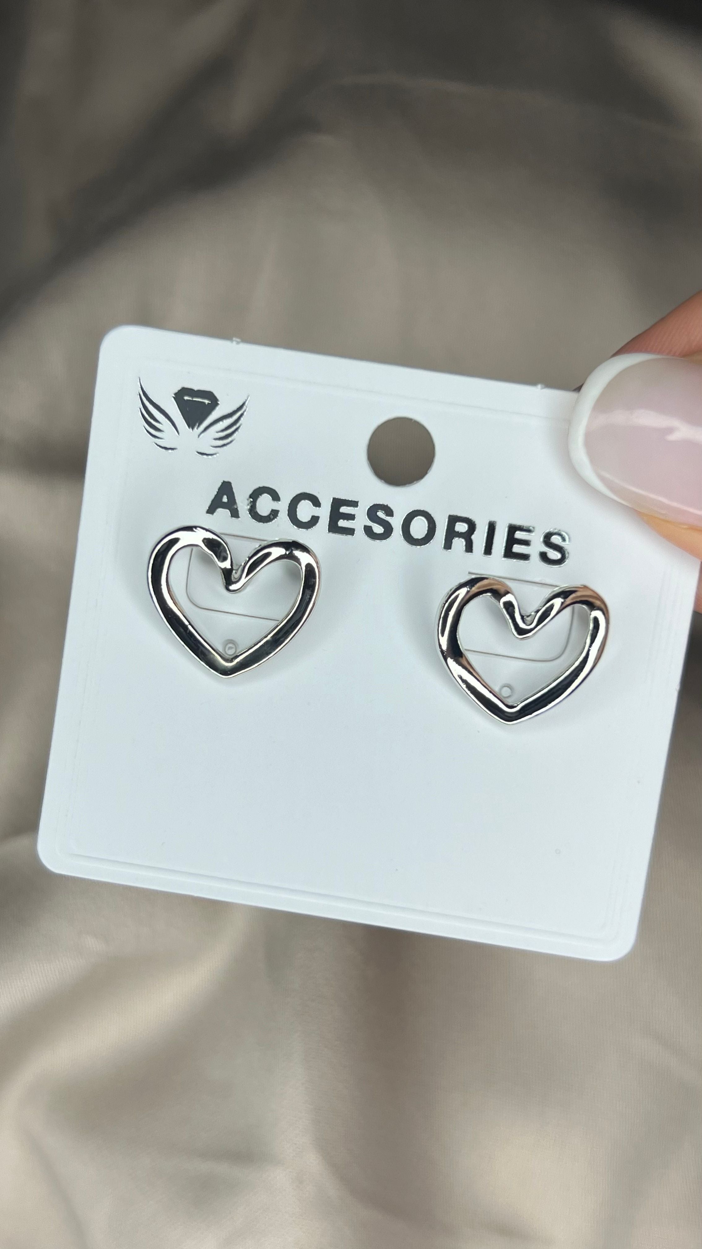 Kalp Figürlü Gümüş Renk Küpe