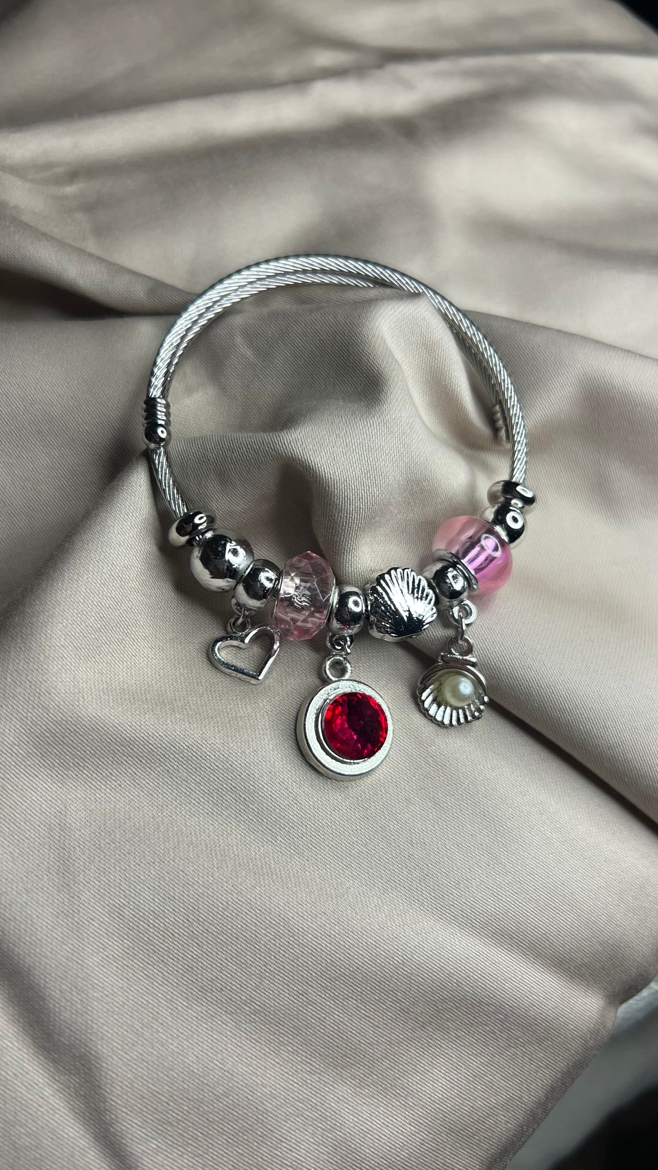 Çelik Charmlı Bileklikler