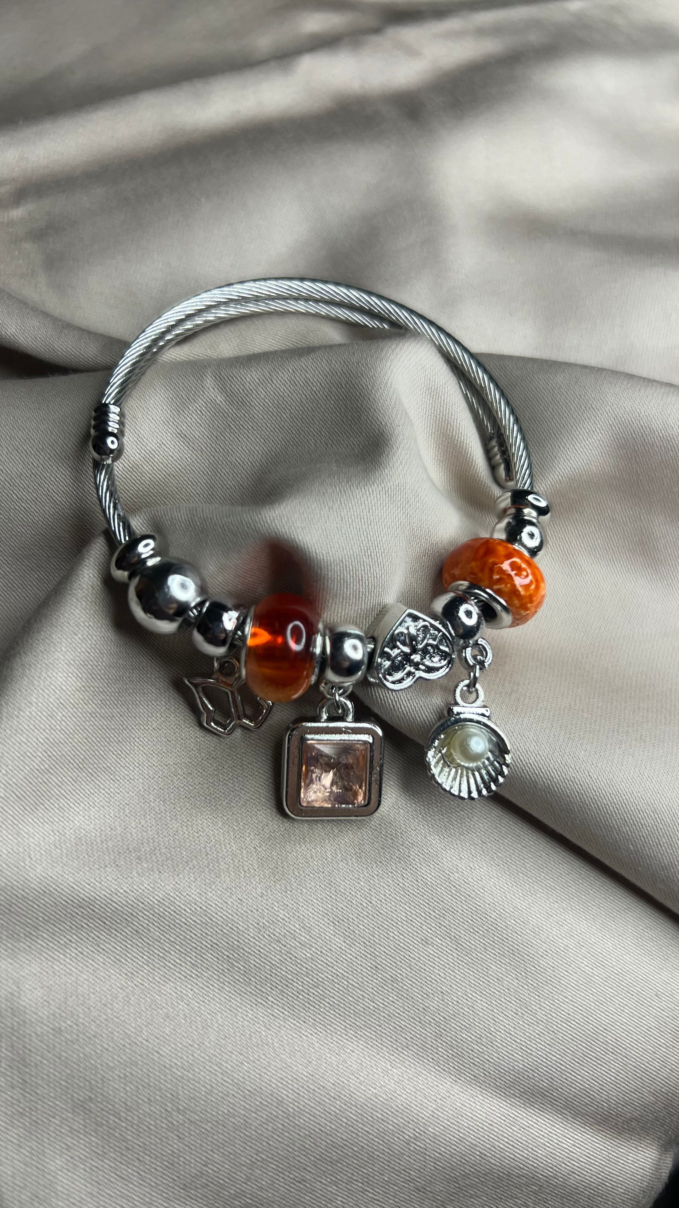 Çelik Charmlı Bileklikler