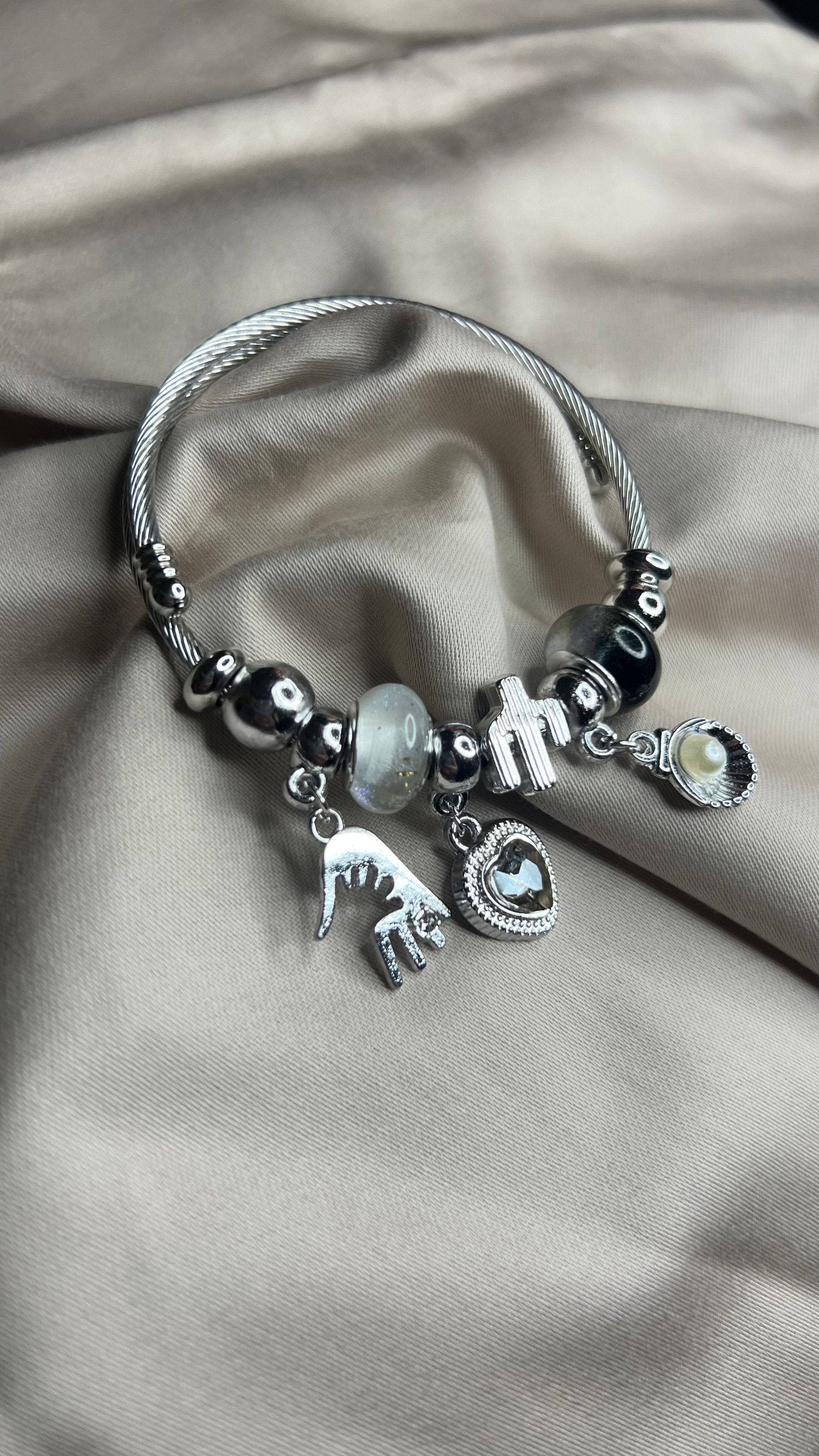 Çelik Charmlı Bileklikler