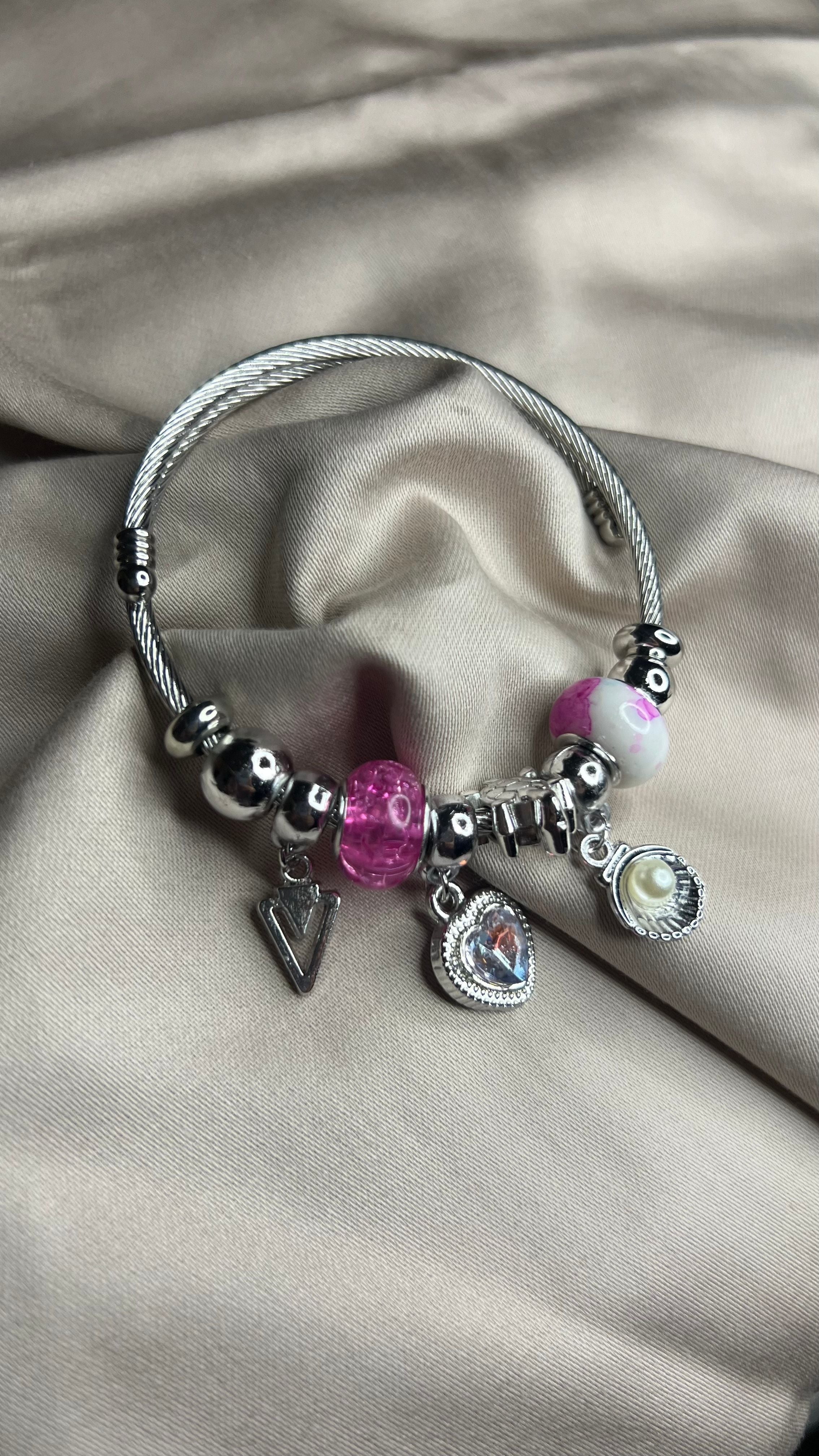 Çelik Charmlı Bileklikler